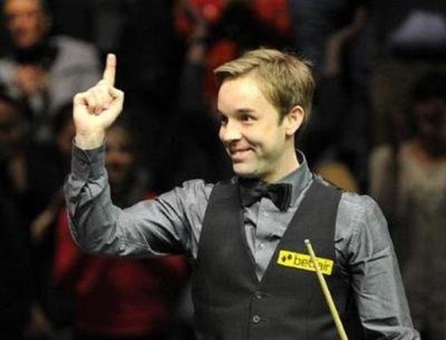 侯英超3比2力克周启豪，林高远献两分，王曼昱师姐助力球队胜利.